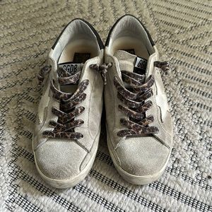 Low top neutral Gold Goose sneakers size 37